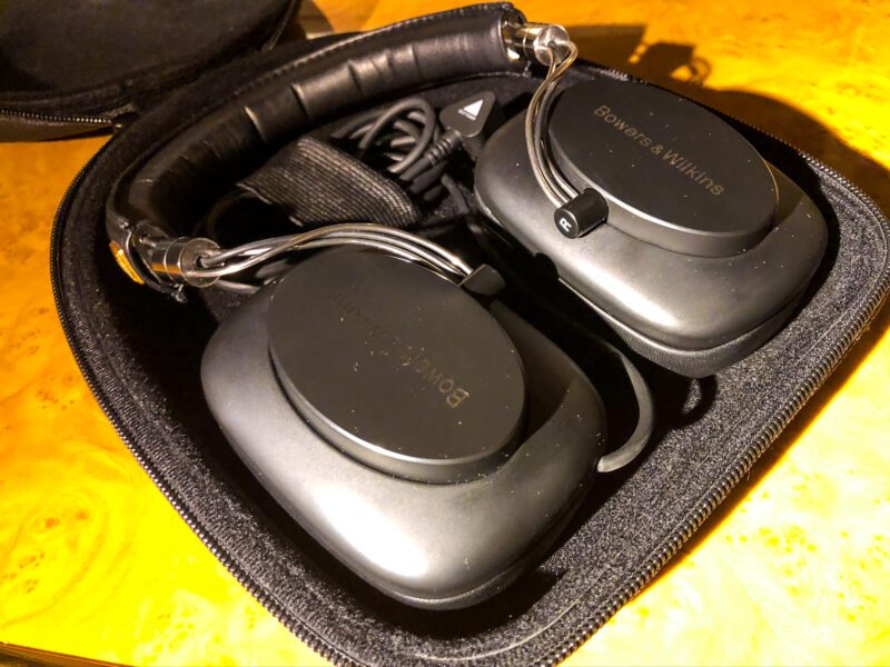 Emirates A380 First Class Bowers & Wilkins Noise Cancellation Headphones