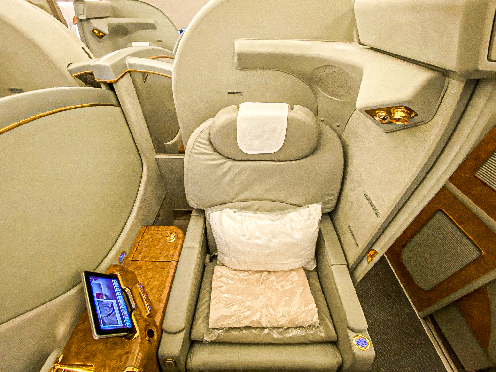 Emirates 777 First Class Middle Row Seat