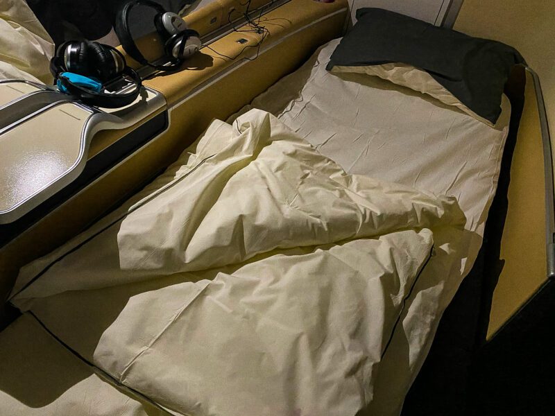Lufthansa 747-8 First Class Bed Made