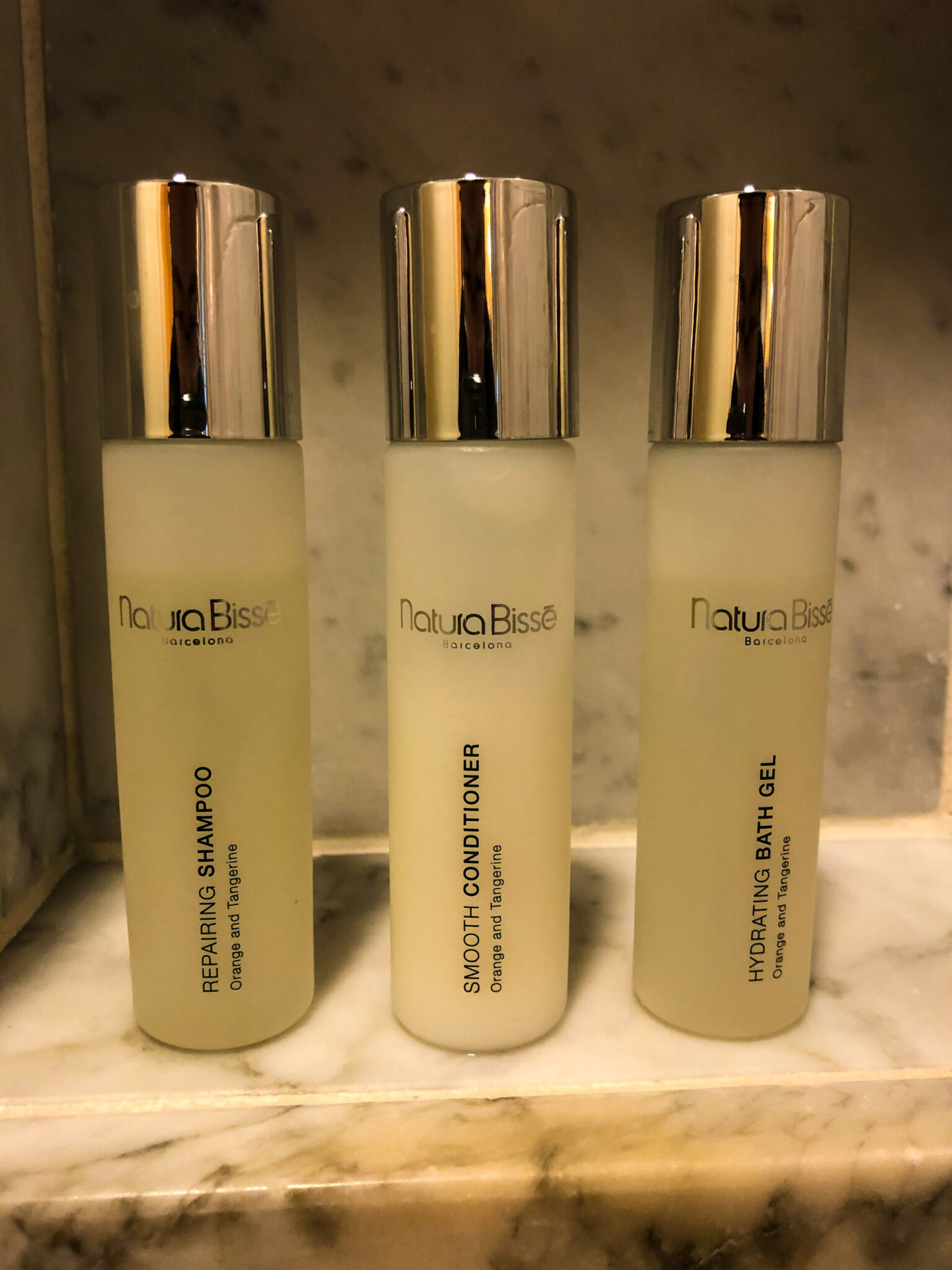 Four Seasons Hotel Westlake Village deluxe king room bath products