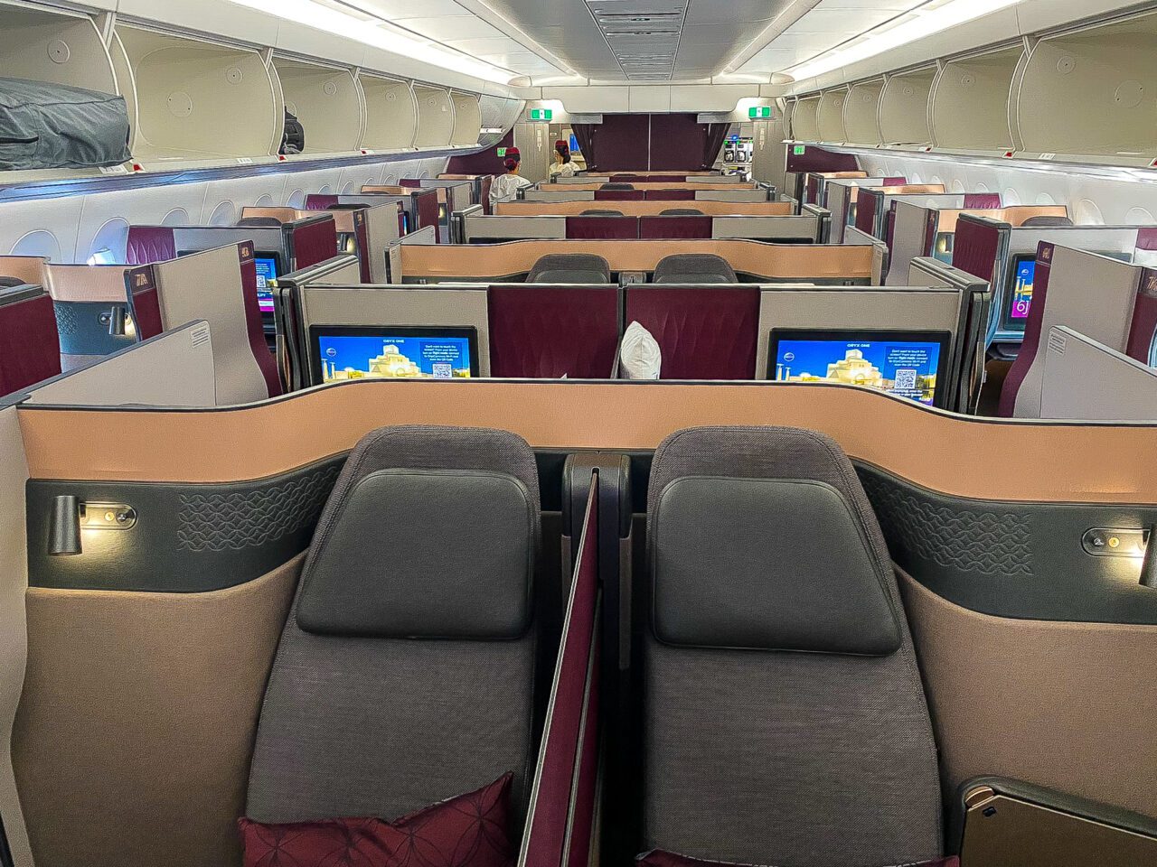 Qatar Airways Qsuites Review on the A350-1000 [Los Angeles to Doha]