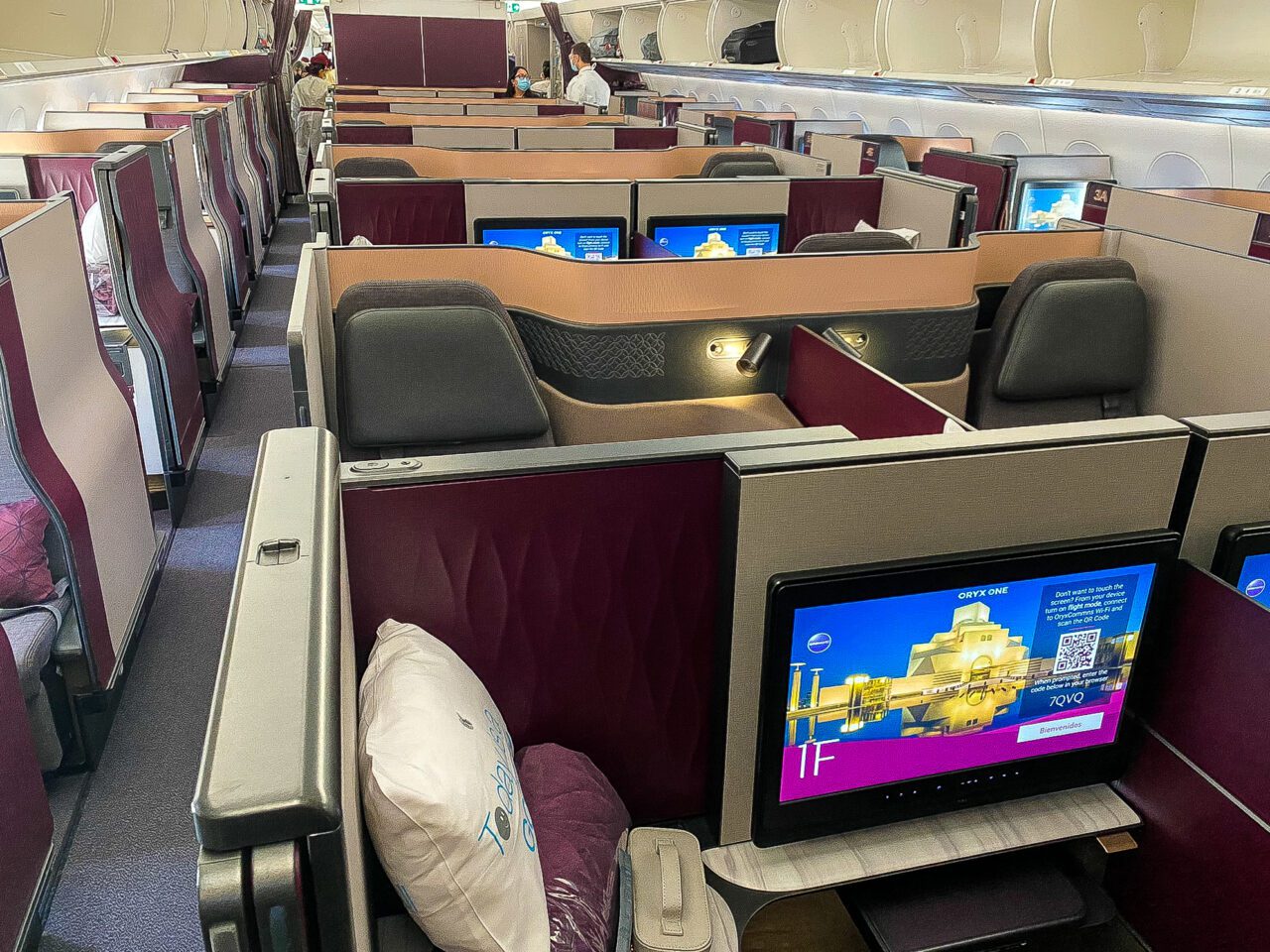 Qatar Airways Qsuites Review on the A350-1000 [Los Angeles to Doha]