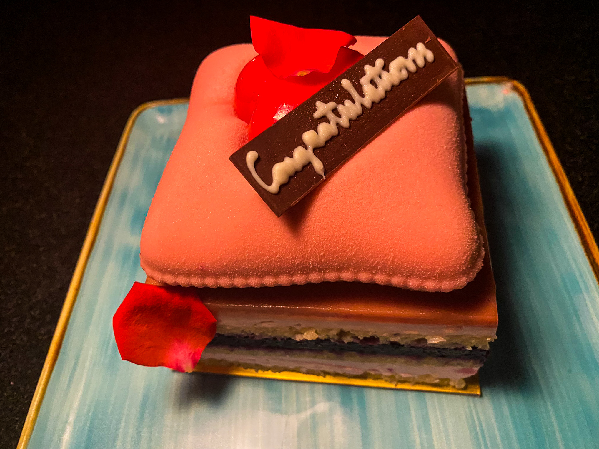 Waldorf Astoria Maldives Ithaafushi Li Long anniversary rose cake