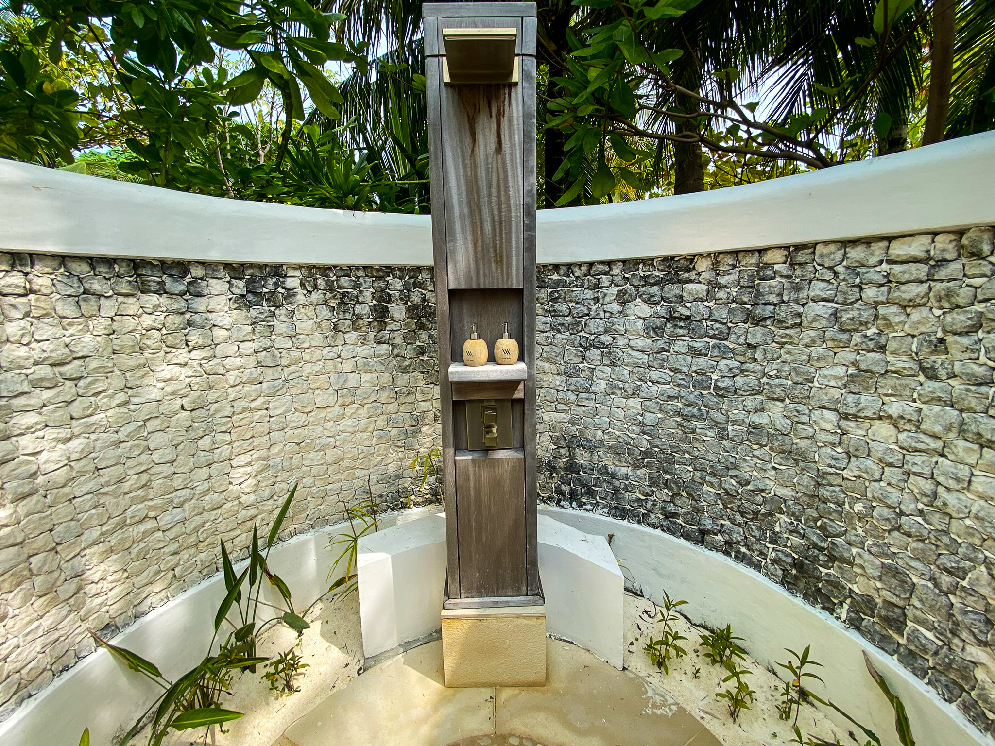 Waldorf Astoria Maldives Ithaafushi king reef villa outdoor rain shower 2