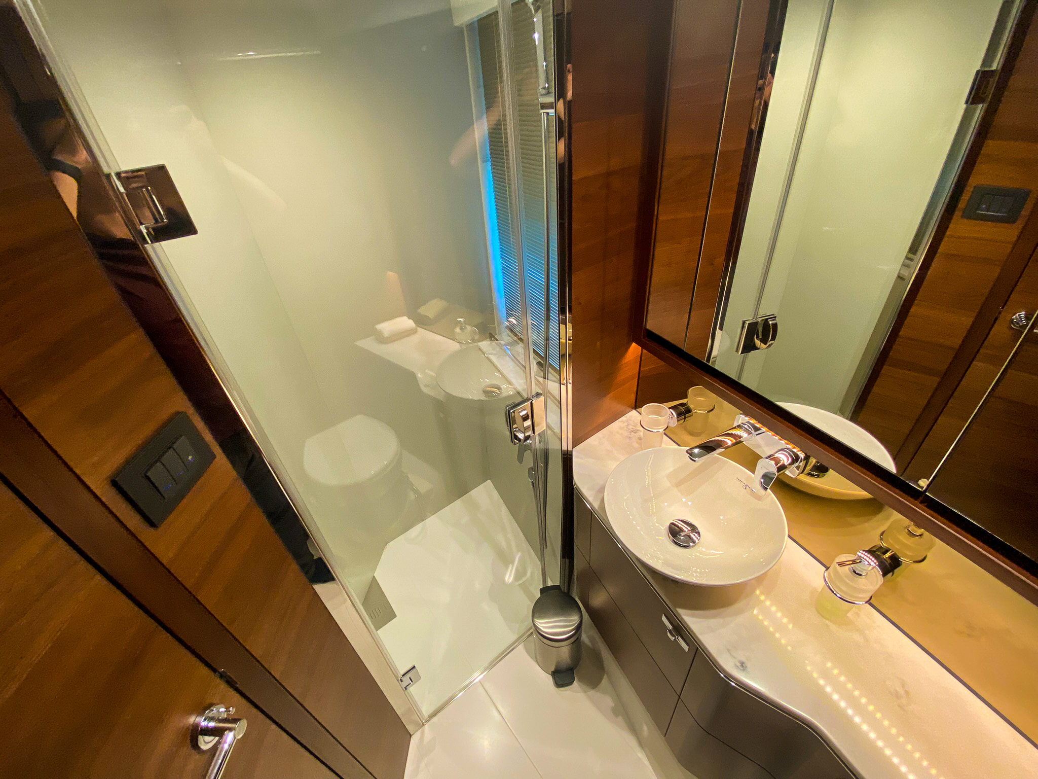 Waldorf Astoria Maldives Ithaafushi yacht shower