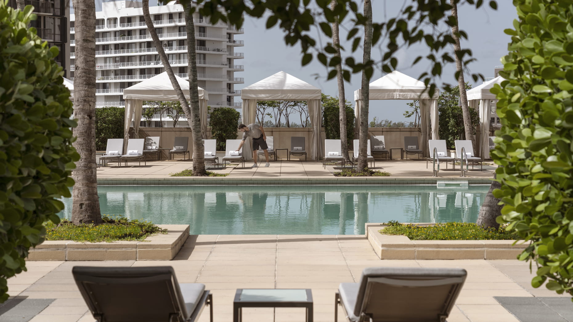 Four Seasons Miami - Pool Cabanas