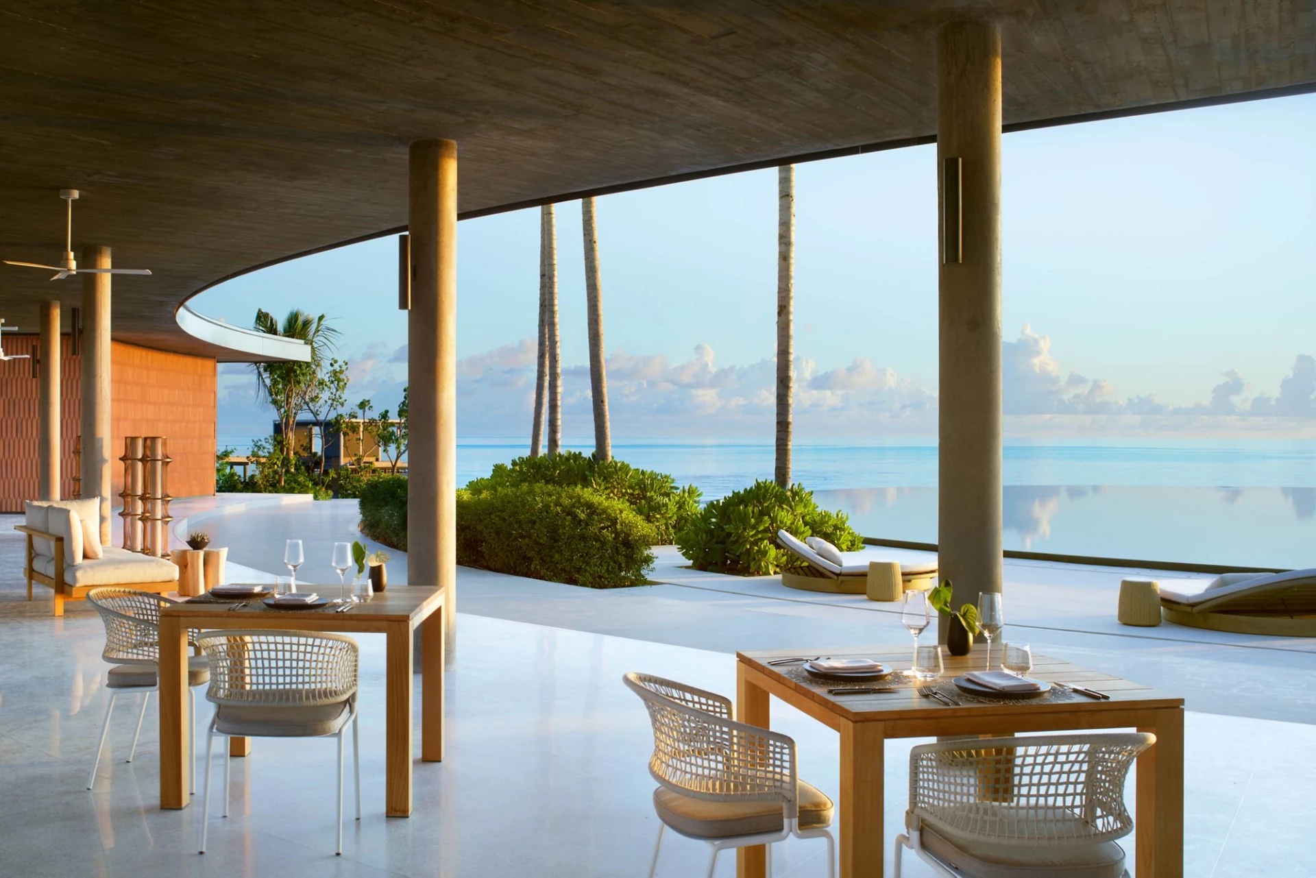 The Ritz-Carlton Maldives, Fari Islands - Eau Bar