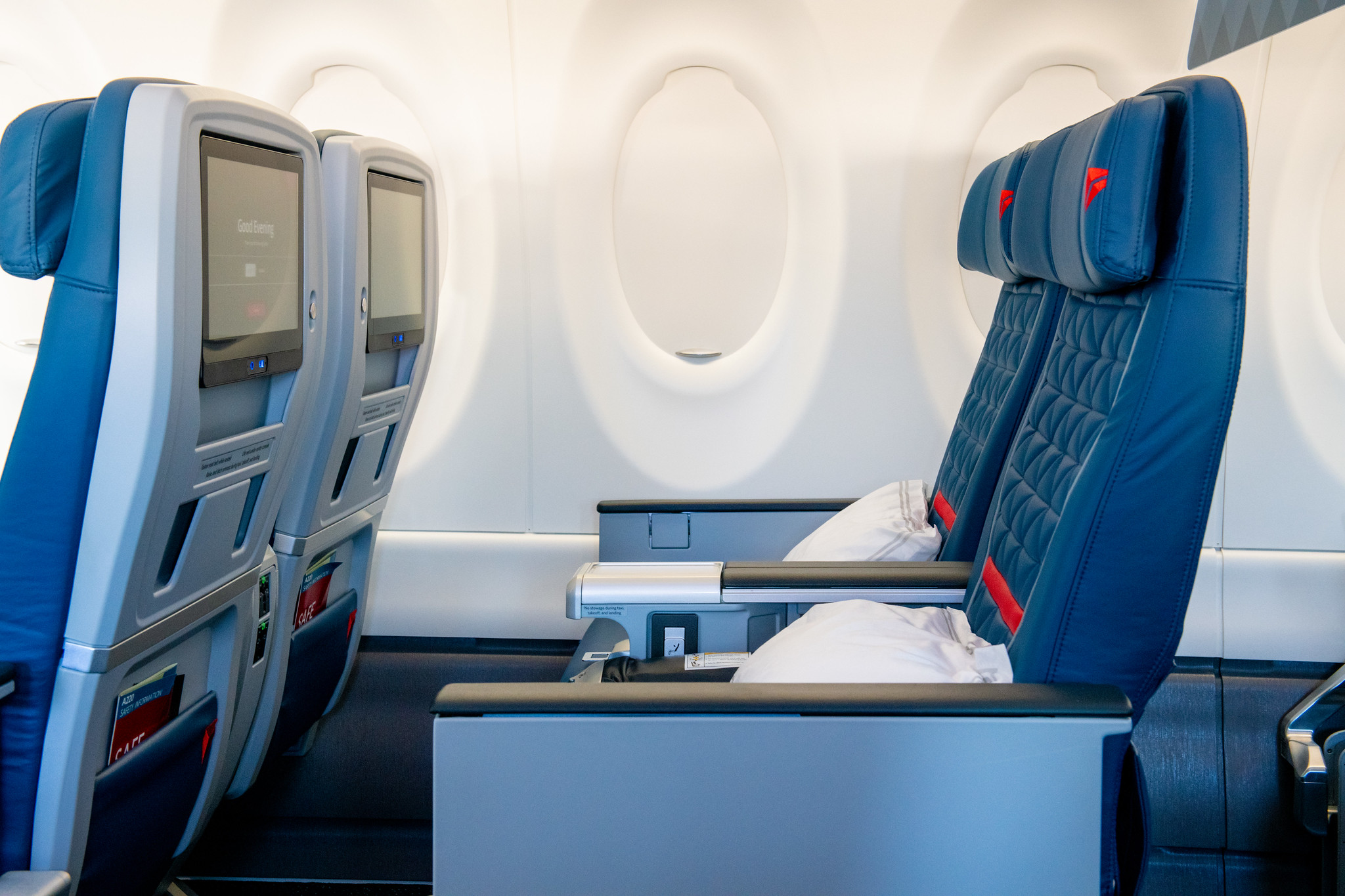 Delta Air Lines First Class Side
