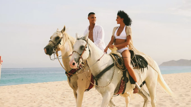 Las Ventanas al Paraiso horseback riding