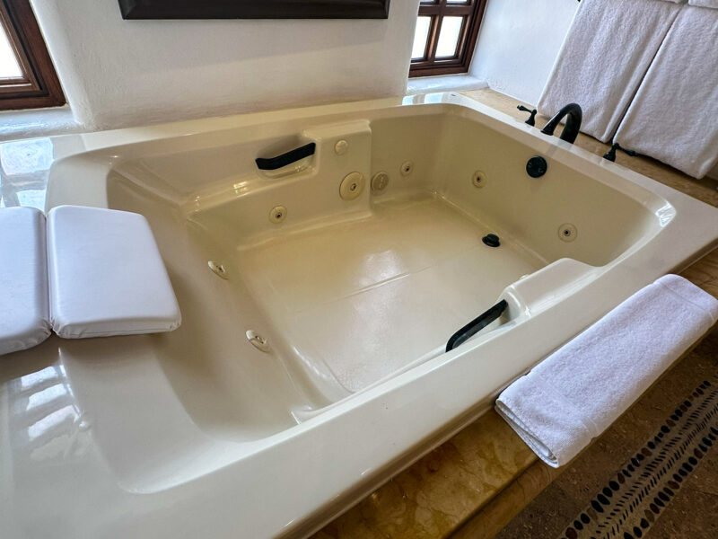 Las Ventanas al Paraiso oceanview junior suite bathtub (2)